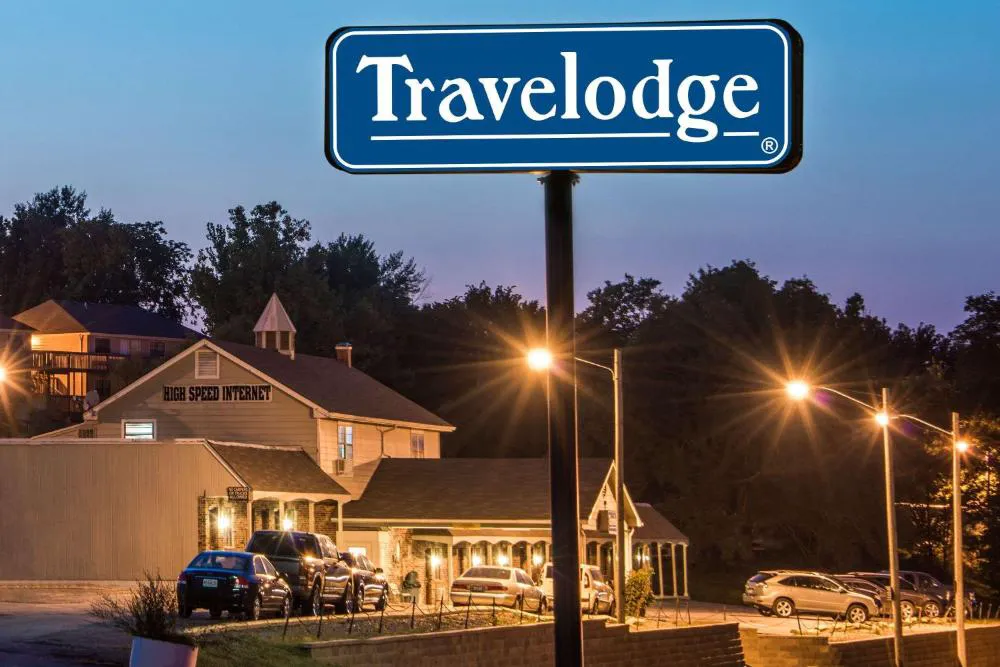 Travelodge by Wyndham Airport Platte City hotel hero