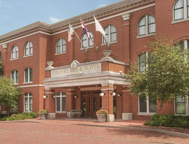 Country Inn & Suites by Radisson, St. Charles Historic District hotel detail image 1
