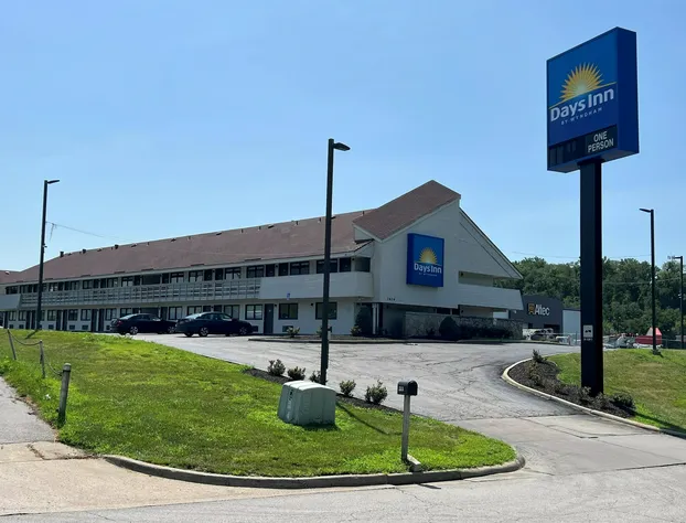 Days Inn by Wyndham Kansas City Northeast hotel detail image 1