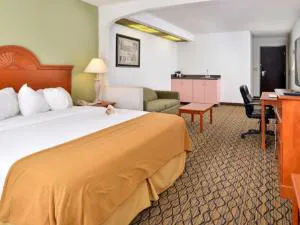 Quality Inn & Suites Jefferson City hotel detail image 3