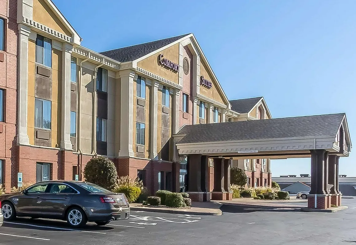 Comfort Suites St Charles - St Louis hotel hero