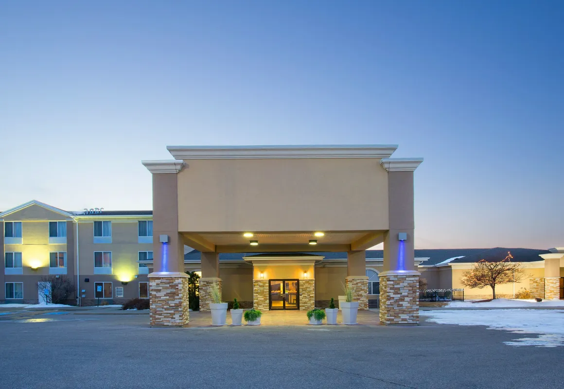 Holiday Inn Express & Suites Lexington by IHG hotel hero