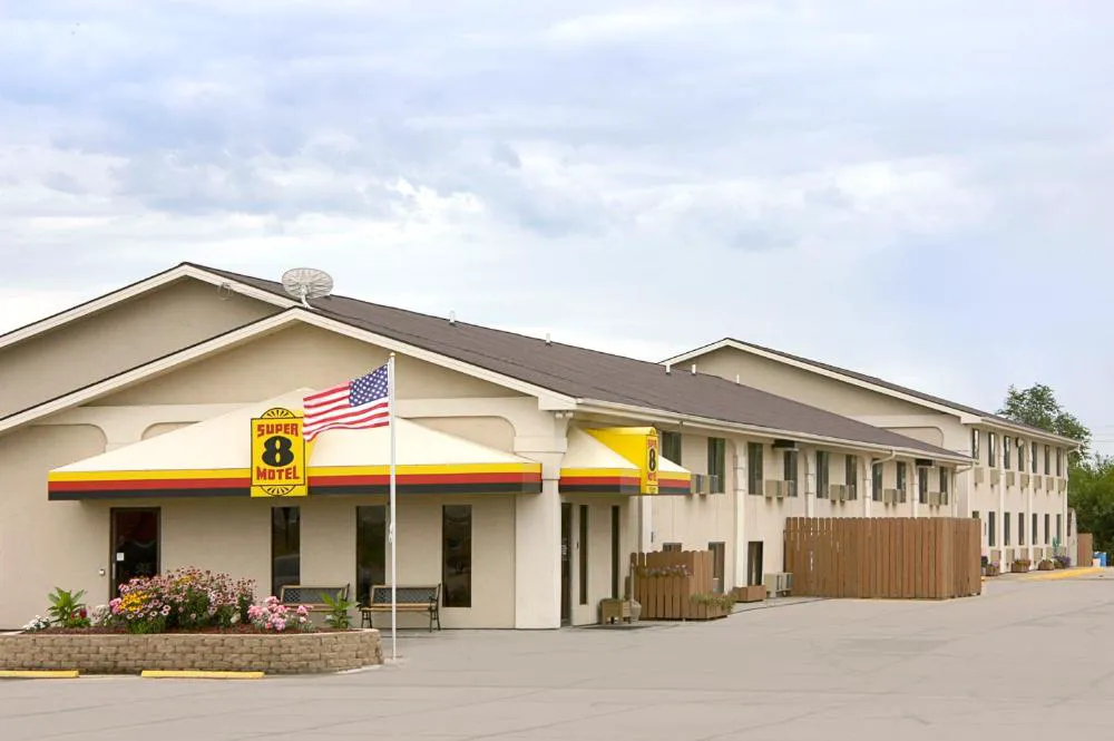 Super 8 by Wyndham Norfolk hotel hero