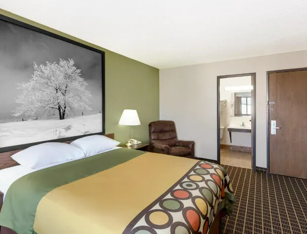 Super 8 by Wyndham Norfolk hotel detail image 3