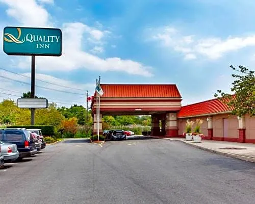 Quality Inn Meadowlands hotel hero
