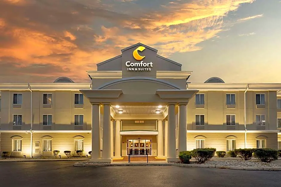 Comfort Inn And Suites hotel hero