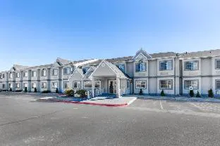 Quality Inn & Suites Elko hotel hero