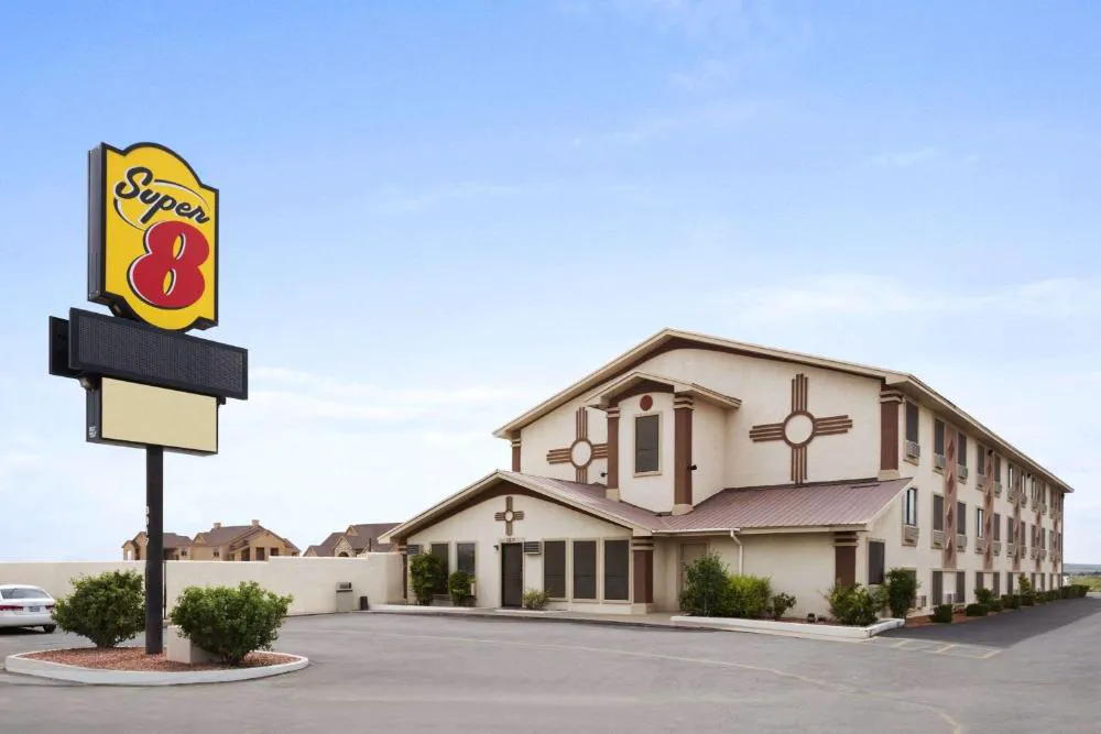 Super 8 by Wyndham Carlsbad hotel hero