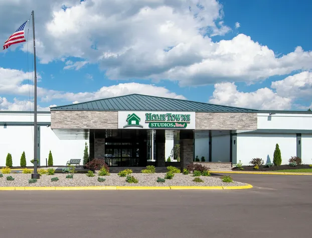 HomeTowne Studios by Red Roof & Conference Center Cortland hotel detail image 2