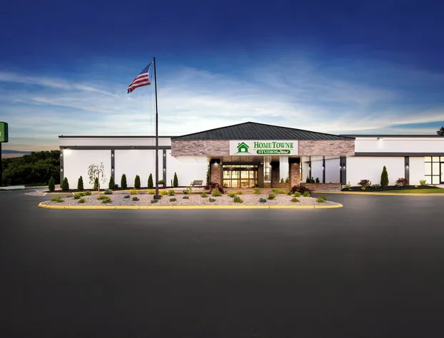 HomeTowne Studios by Red Roof & Conference Center Cortland hotel detail image 3