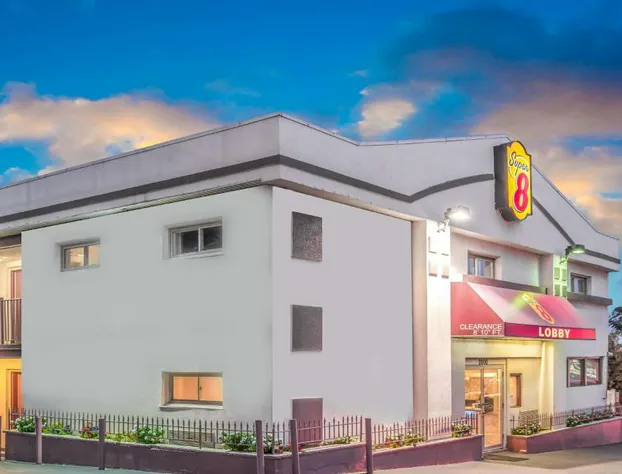 Super 8 by Wyndham North Bergen NJ/NYC Area hotel detail image 2