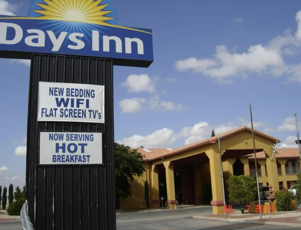 Days Inn by Wyndham Carlsbad hotel detail image 1