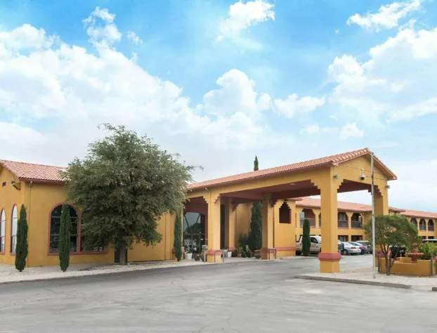 Days Inn by Wyndham Carlsbad hotel detail image 4