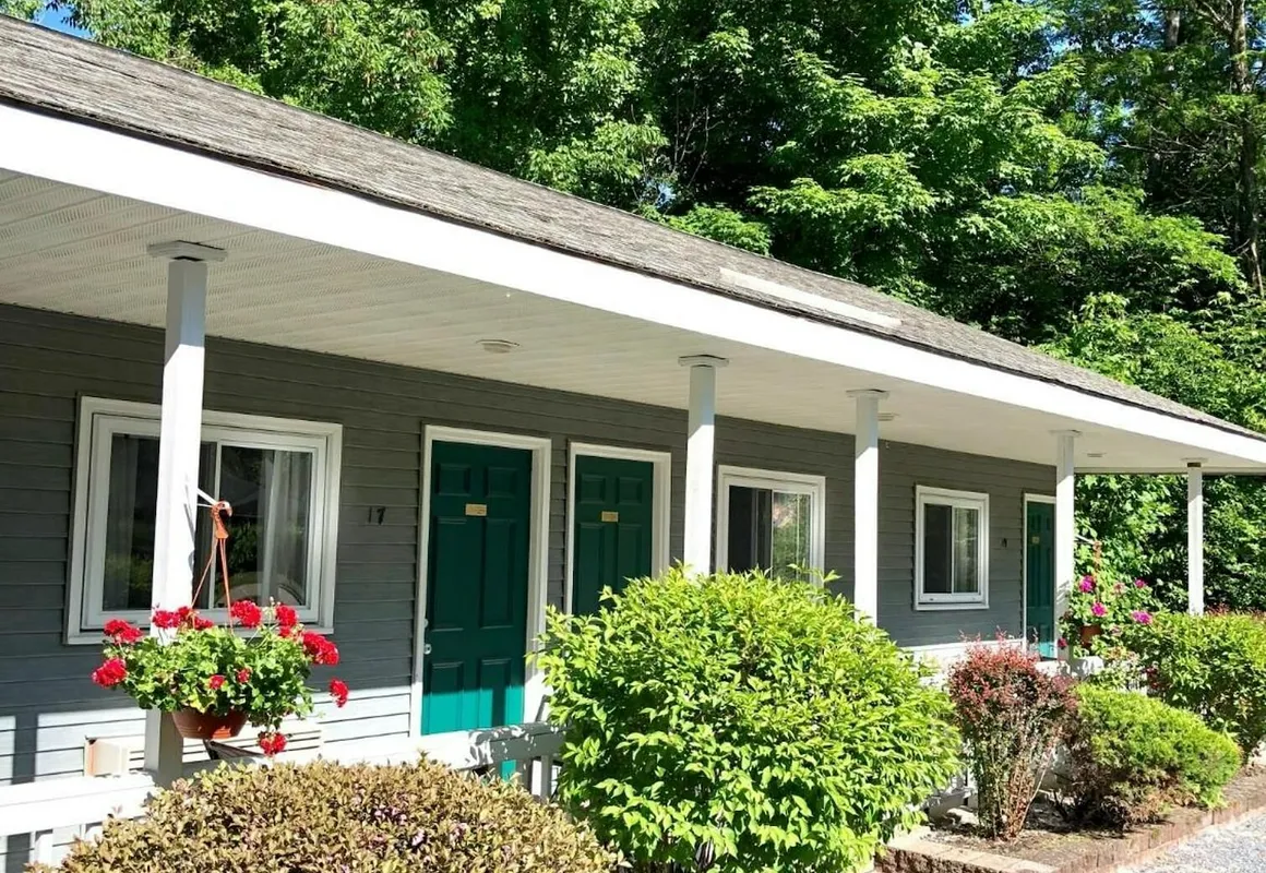 Lyn Aire Motel hotel hero