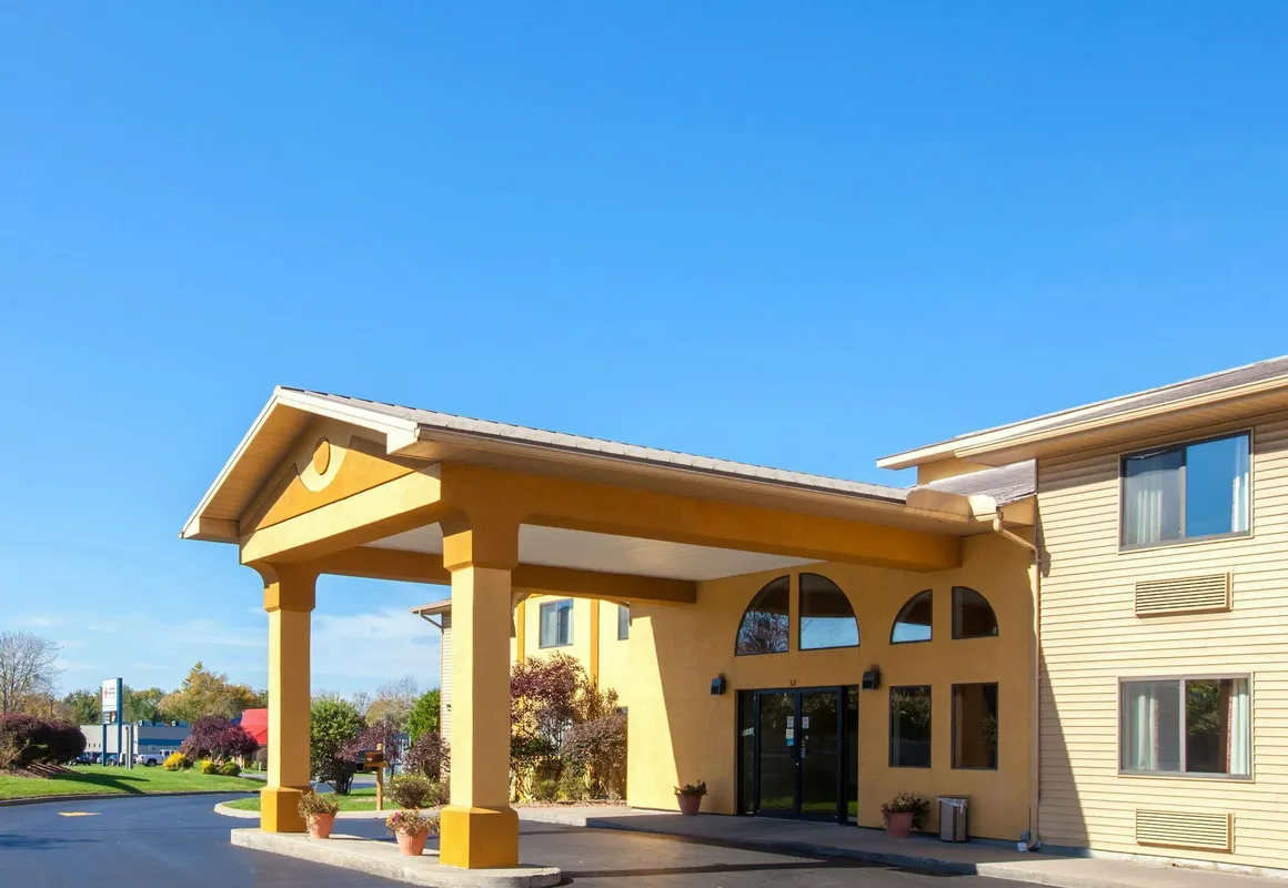 Super 8 by Wyndham Liverpool/Clay/Syracuse Area hotel hero