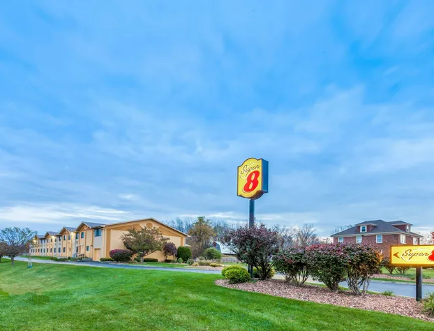 Super 8 by Wyndham Liverpool/Clay/Syracuse Area hotel detail image 1