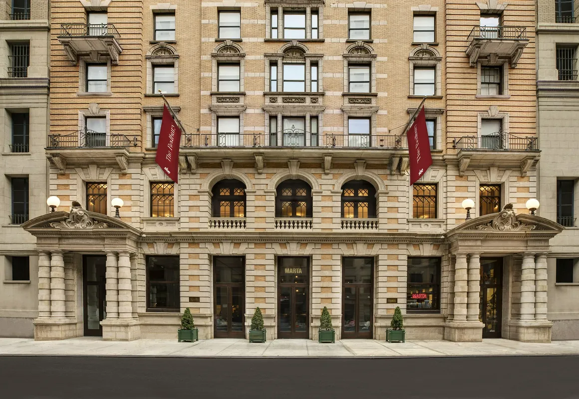 Martha Washington, Chelsea Hotels hotel hero