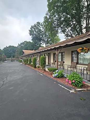 Alpenhaus Motel hotel hero