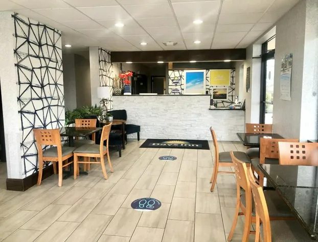 Days Inn by Wyndham Asheville Downtown North hotel detail image 2