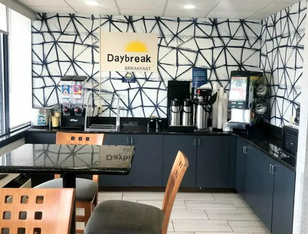 Days Inn by Wyndham Asheville Downtown North hotel detail image 4