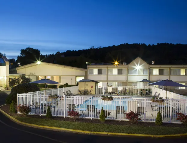Quality Inn & Suites Vestal Binghamton Near University hotel detail image 1