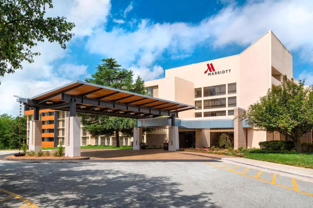 Marriott Greensboro Airport hotel hero