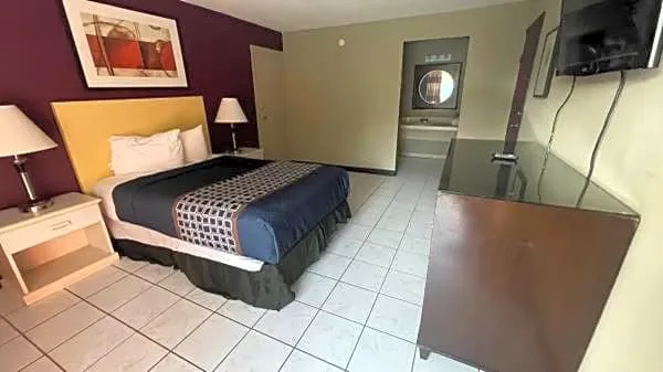 Travelodge by Wyndham Lumberton hotel detail image 2