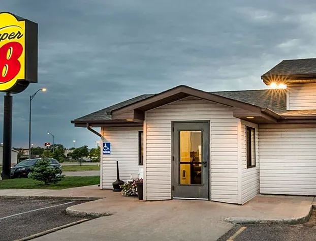 Super 8 by Wyndham Jamestown hotel detail image 2