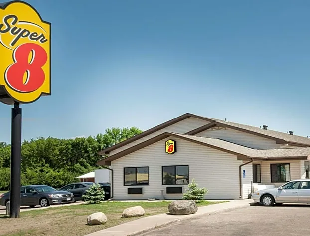 Super 8 by Wyndham Jamestown hotel detail image 3