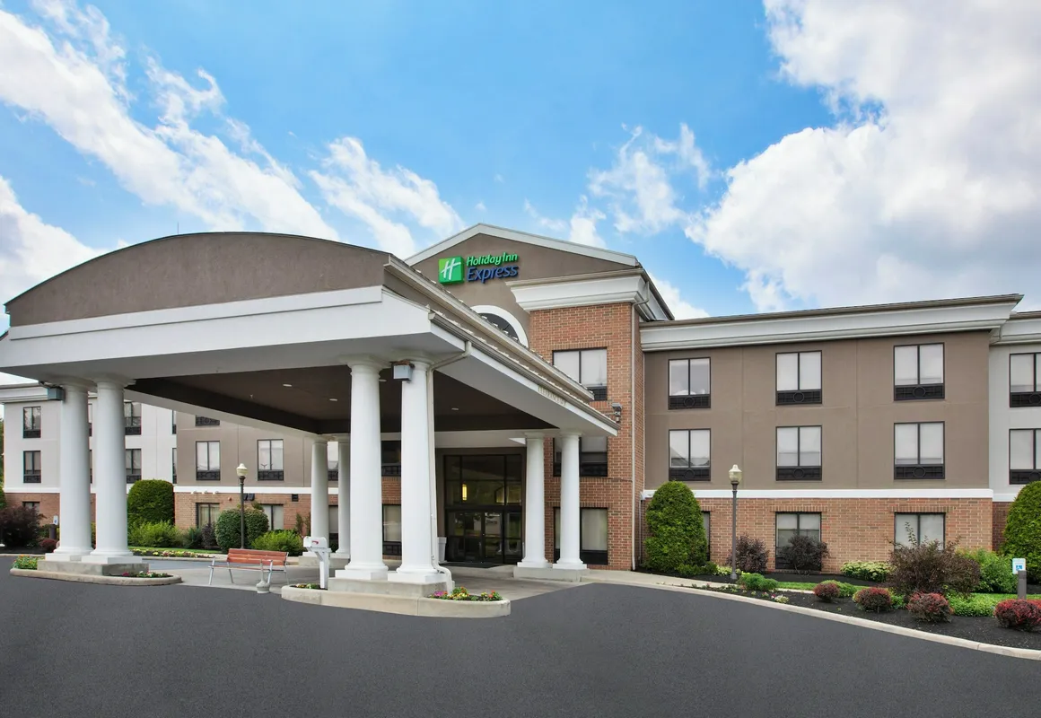 Holiday Inn Express & Suites Kent - University Area by IHG hotel hero