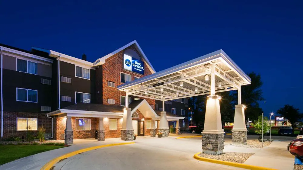 Best Western Harvest Inn & Suites hotel hero