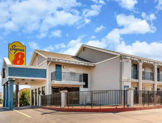 Super 8 by Wyndham Tulsa/Arpt/St Fairgrounds hotel detail image 2