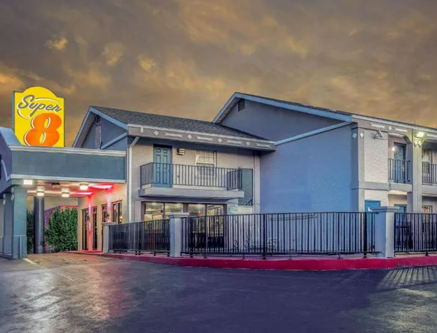 Super 8 by Wyndham Tulsa/Arpt/St Fairgrounds hotel detail image 3