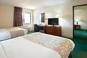 Howard Johnson by Wyndham Columbus State Fairgrounds I-71 hotel detail image 1