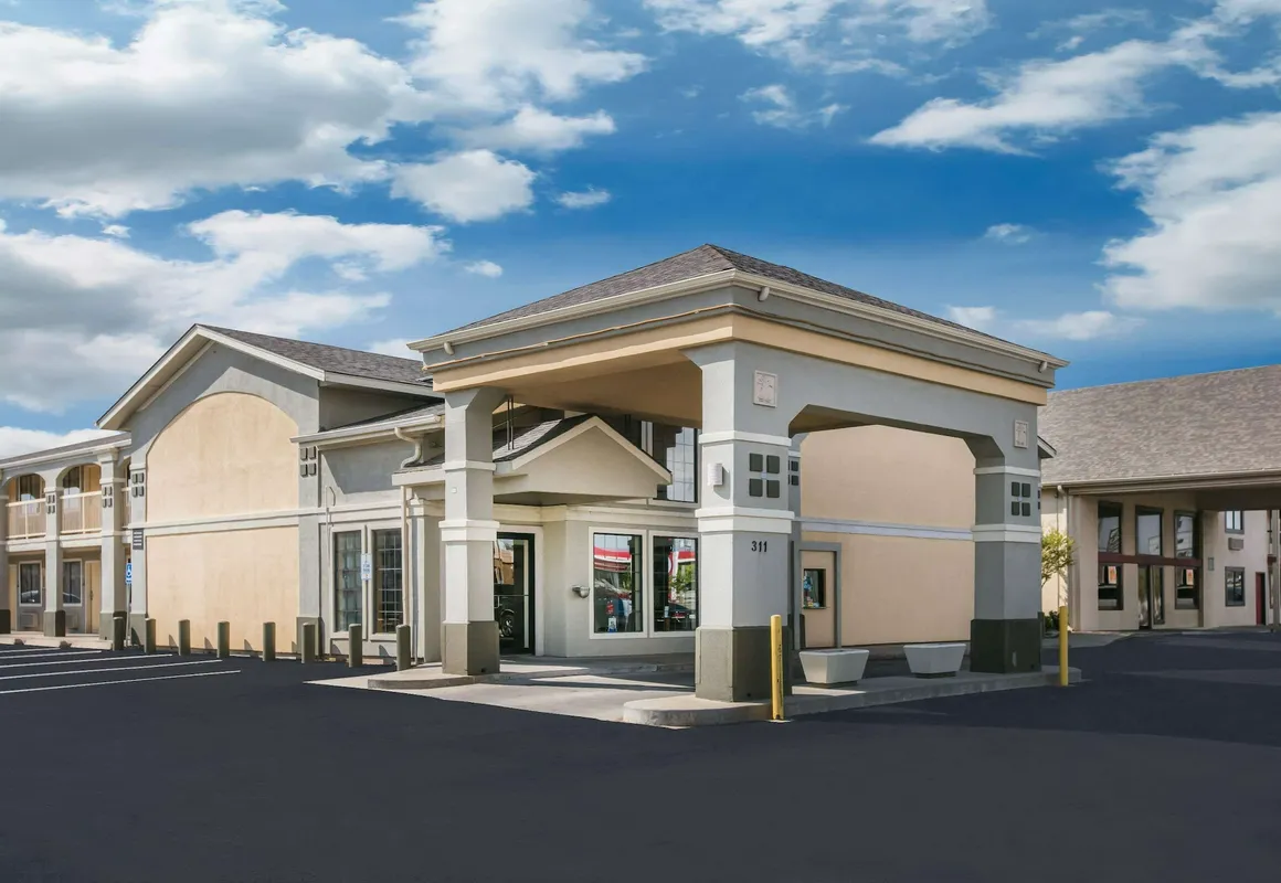 Super 8 by Wyndham Oklahoma Airport Fairgrounds West hotel hero