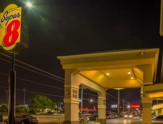 Super 8 by Wyndham Oklahoma Airport Fairgrounds West hotel detail image 3