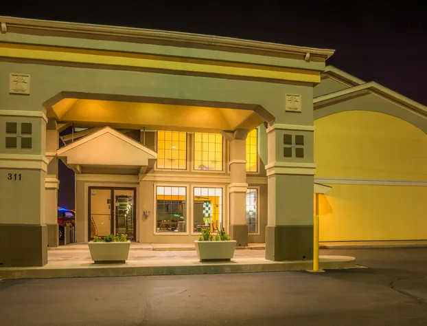 Super 8 by Wyndham Oklahoma Airport Fairgrounds West hotel detail image 4