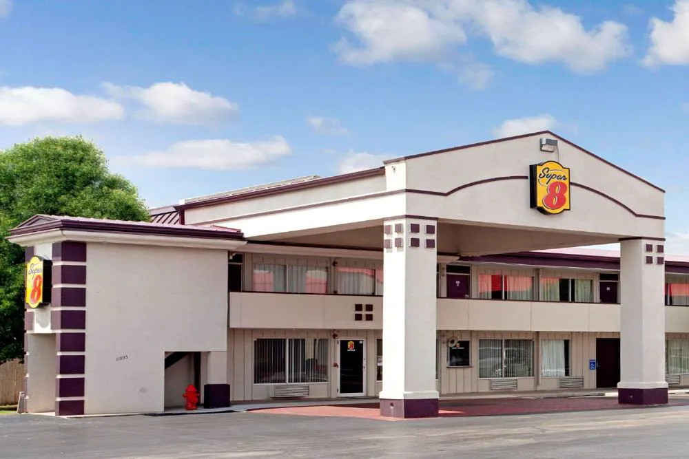 Super 8 by Wyndham Oklahoma/Frontier City hotel hero