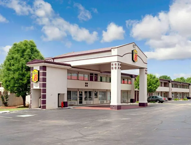 Super 8 by Wyndham Oklahoma/Frontier City hotel detail image 1