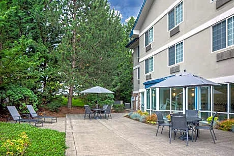 Fairfield Inn & Suites by Marriott Beaverton hotel detail image 1