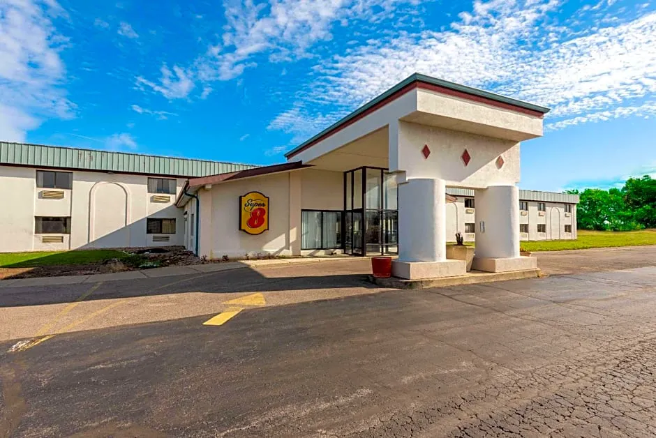 Super 8 by Wyndham Cleveland hotel hero