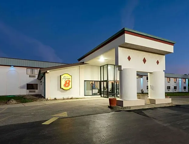 Super 8 by Wyndham Cleveland hotel detail image 2