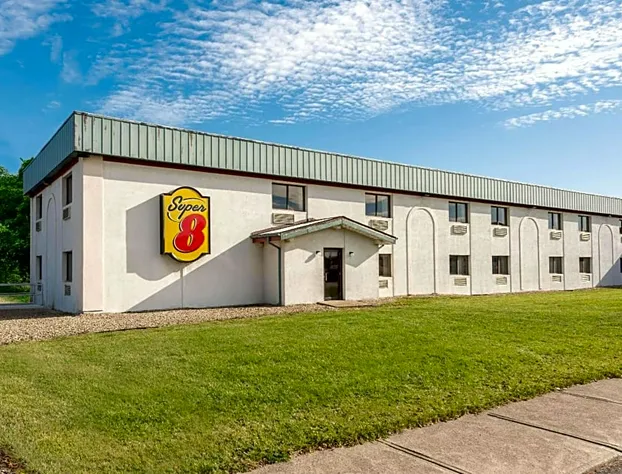 Super 8 by Wyndham Cleveland hotel detail image 4