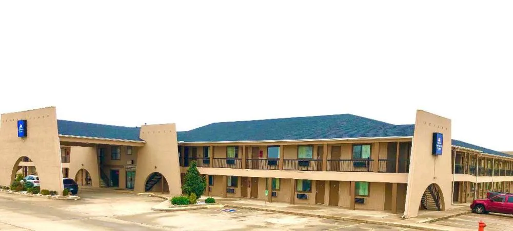 Americas Best Value Inn & Suites Yukon Oklahoma City hotel hero