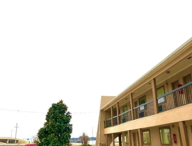 Americas Best Value Inn & Suites Yukon Oklahoma City hotel detail image 1