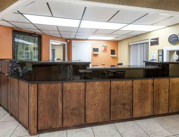 Super 8 by Wyndham Clinton hotel detail image 3