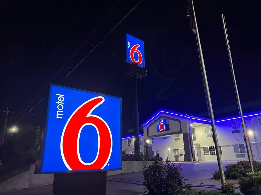 Motel 6 Tulsa, OK - Airport hotel hero