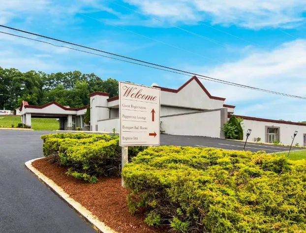 Red Roof Inn New Stanton hotel detail image 3
