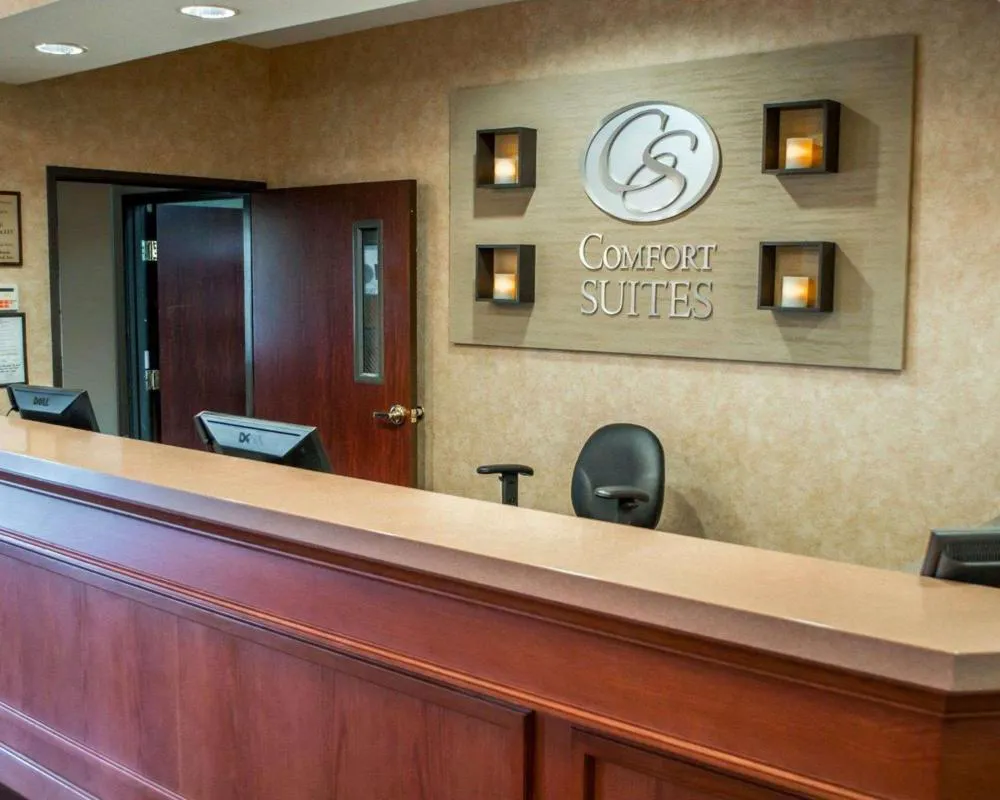 Comfort Suites Portland Southwest hotel hero