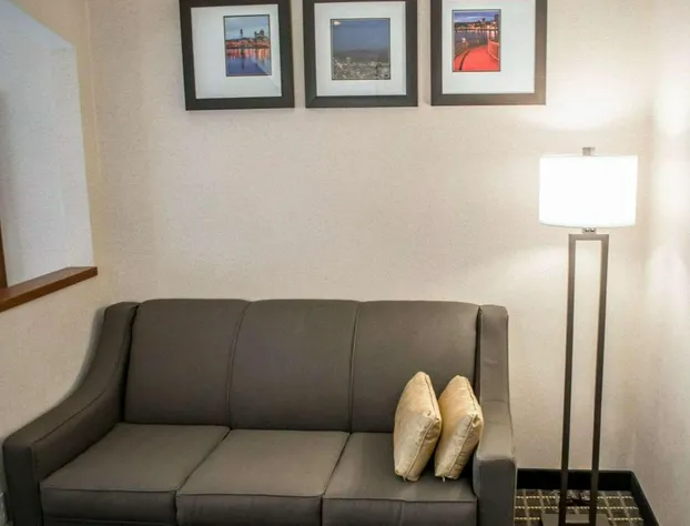 Comfort Suites Portland Southwest hotel detail image 1